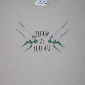 T-shirt en coton épais personnalisé en gros, col rond, manches courtes, coupe classique, qualité supérieure, fabricant vietnamien - Product Image 3