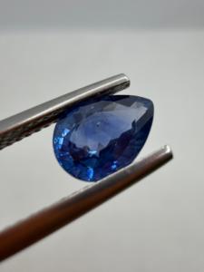 Saphir bleu naturel de forme poire de Ceylan (Sri Lanka) 1,60 carat pour la création de bijoux - Product Image 4