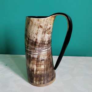 Chope à bière artisanale en corne de bœuf naturelle, style viking, finition rustique, pour boissons médiévales, au meilleur prix - Product Image 1