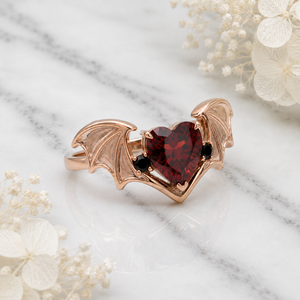 Anillo de compromiso con gema de granate talla corazón engastada en púas, chapado en oro rosa, plata de ley 925 maciza, anillo gótico con alas de murciélago - Product Image 2