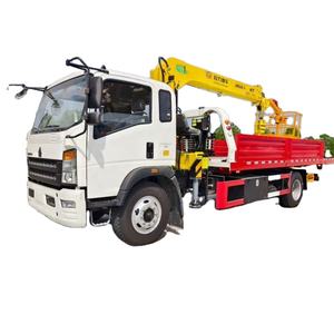 Véhicule de sauvetage de route de naufrageur de dépanneuse de Howo plate-forme de retour de 5 tonnes avec la grue pour le service d'urgence - Product Image 1