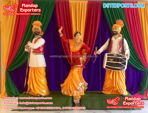 Statues en fibre sur le thème du Virsa punjabi pour la scène de Sangeet, décoration de Sangeet avec statue en fibre punjabi, décoration de scène punjabi, statue de couple en fibre - Product Image 2