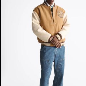 Chaqueta Varsity de Lana Bordada Personalizada con Cuello Alto, para Él y Ella, a Juego - Product Image 3