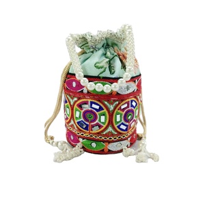 Mini bolsos elegantes para mujer con asa de perla Mini bolso de moda con bordado - Product Image 1