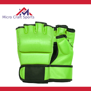 Guantes Profesionales de MMA y Boxeo de Cuero PU con Logotipo Personalizado, Cierre de Seguridad, Antideslizantes, Correa de Muñeca Ajustable, Hechos en Pakistán - Product Image 6