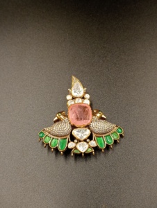 Broche Paon Plaqué Or Argenté avec Zircon Cubique Rose et Pierres Vertes – Accessoire Unisexe pour Vêtements, Fêtes, Mariages, Fiançailles, Cadeau - Product Image 4