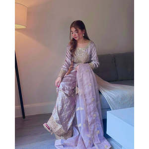 Ensemble de costumes de soirée pour femmes de créateur avec belle bordure en dentelle - Product Image 1