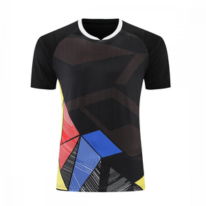 เสื้อยืดผู้ชายสีดำ แขนสั้น คอกลม ผ้าถัก ระบายอากาศดี สปอร์ต พิมพ์ลาย 3 มิติ ทรงปกติ โลโก้ที่คอหลัง ผ้า 180 กรัม - Product Image 1