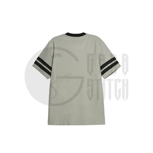 T-shirt personnalisé à rayures universitaires sur les manches, coupe oversize, en coton, col rond, style streetwear décontracté, impression sérigraphique, fabricant OEM ODM - Product Image 3