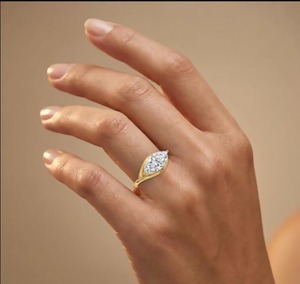 Bague de fiançailles luxueuse en or rose 10 carats avec diamant de laboratoire taille marquise 3,03 CTW - Product Image 5
