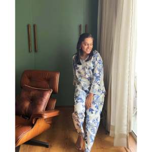 Conjunto de Pijama para Mujer con Estampado de Canto de Pájaros y Diadema a Juego, Ropa de Dormir Cómoda - Product Image 4