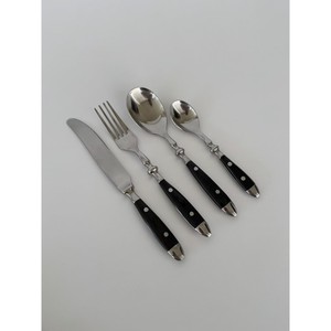 Juego de Cubiertos Clásicos de Metal con Mangos de Plástico Negro, Acabado Espejo, Aptos para Lavavajillas, Cubiertos para Bodas - Product Image 2