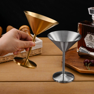 Copa de Martini de Acero Inoxidable 304 con Logotipo Personalizado, Taza de Vino Metálica en Forma de V, Portátil, Ecológica y Duradera para Uso en Hoteles y Bares - Product Image 4