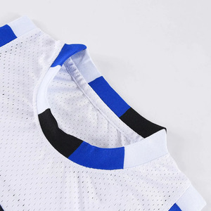 Maillots de basketball Tackle Twill grande taille en tissu mesh 100% polyester, personnalisables OEM avec nom et numéro d'équipe imprimés, anti-humidité et anti-UV - Product Image 4