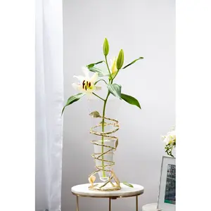Jarrón de Flores de Hierro Hecho a Mano de Diseño Costero Contemporáneo y Ecológico para Decoración Moderna y Elegante de Sala de Estar Negra - Product Image 1
