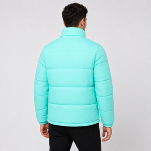 Prendas de abrigo acolchadas premium que ofrecen un calor práctico y un confort suave con una construcción elegante para la versatilidad del estilo urbano en invierno. - Product Image 3