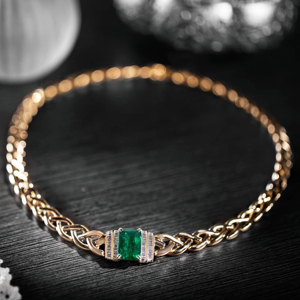 Collar de cadena Figaro de oro macizo de 18 quilates de lujo con piedra verde de corte esmeralda y diamante, unisex, para uso diario. - Product Image 1