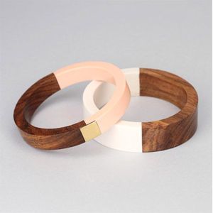 Bracelets en résine et en bois de designer avec des accessoires de bijoux au charme naturel - Product Image 2