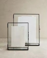Cadre photo moderne en métal et verre, présentoir élégant pour photos, décoration contemporaine