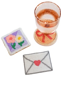 Ensemble de quatre sous-verres élégants pour la décoration de table à manger, broderie perlée faite à la main, déclaration Premium d'Inde - Product Image 3