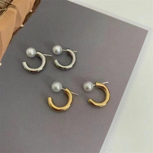 Pendientes de Perlas Akoya de Oro de 18K, 5MM, Cuerpo Completo, Muchas Gotas de Agua de Mar, Ligeras Imperfecciones - Product Image 2