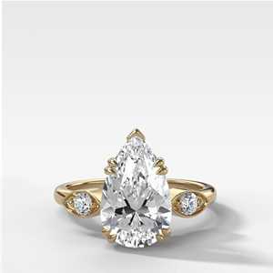 Anillo de compromiso de 3 quilates con corte de pera en forma de hoja, cultivado en laboratorio, de oro macizo de 14K, estilo vintage, con tres diamantes, precio de fábrica. - Product Image 1