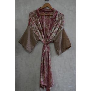 Bata Kimono Boho de Seda con Parches para Mujer, Larga, Estilo Gypsy, Ropa de Dormir Relajada - Product Image 2