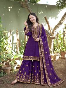 Ensemble de costume pour femme violet tissé et brodé, style Anarkali Kameez, avec pantalon Palazzo, Dupatta et châle en résille, pour fêtes d'été et mariages - Product Image 2