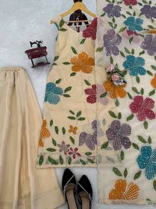 Conjunto de Traje Festivo Beige con Bordado Floral para Mujer |   Conjunto de Kurta, Palazzo y Dupatta de Organza |   Traje Étnico para Bodas y Fiestas - Product Image 6