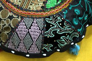 Housse de coussin verte ronde vintage faite à la main, housse de coussin décorative brodée patchwork - Product Image 4