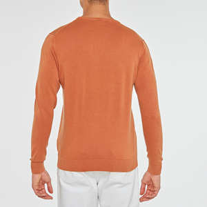 เสื้อสเวตเชิ้ตคอกลมผู้ชายแบบพื้นฐาน ผ้าฝ้าย 100% ล้างสีแบบแอซิด แขนยาว ผ้าฝ้ายธรรมชาติ ลายเรียบ ย้อมเส้นด้าย ผลิตตามแบบ ODM - Product Image 3