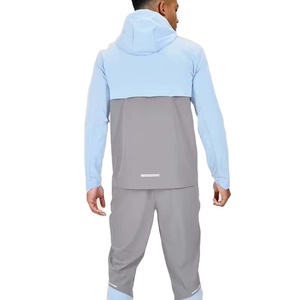 Chaqueta Cortavientos Ligera Personalizada para Exteriores, con Franja Reflectante de Color, Capucha Ajustable, 100% Poliéster, para Hombre - Product Image 4
