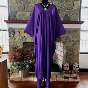Robe caftan en rayonne violette teinte à la main, taille plus, col en V, coupe décontractée, vêtements de détente - Product Image 1