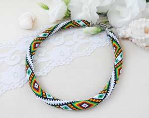 Collar de Oro Sólido de 14K con Cuentas de Semillas y Crochet, Diseño Étnico Bohemio Verde Geométrico Tribal Ucraniano, Tradicional Folclórico Ucraniano para Aniversario - Product Image 6