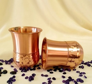 Juego de vasos de agua de cobre puro 100% hechos a mano con diseño tradicional en relieve para beneficios y bienestar ayurvédicos. - Product Image 3