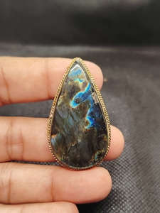 Nouvel Arrivage Cabochon rainuré en laiton et labradorite, magnifique pierre précieuse de guérison en cristal pour bijoux, pendentifs et breloques de mode - Product Image 4