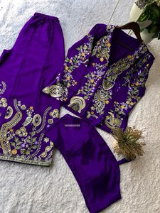 Conjunto de Lehenga Étnico Bordado Morado para Mujer, Traje de Fiesta con Blusa de Costuras Elaboradas y Pantalón Palazzo, Ideal para Bodas y Festivales - Product Image 4