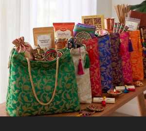 Sacs fourre-tout en brocart faits à la main, style Banarasi, sacs de mariage indiens, sacs ethniques, pochettes cadeaux en gros pour Mehndi - Product Image 1