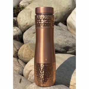 Botella de Cobre Puro Personalizada, Botella de Agua Ergonómica Martillada, Botella Deportiva a Prueba de Fugas para Bebidas Ayurvédicas, Botella de Cobre para Gimnasio - Product Image 1