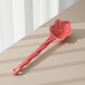 Cuillère à café artisanale esthétique, design étoile et fleur, ensemble de cuillères à dessert en résine pour la crème glacée, le thé, la cuisine et les cadeaux - Product Image 1