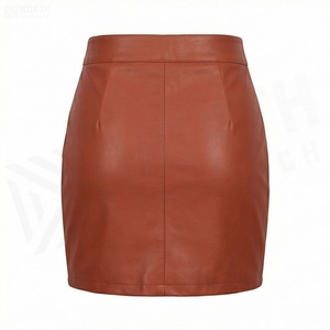 Jupe mini asymétrique en similicuir taille haute pour femme, design crayon à rivets, couleur unie, toutes saisons - Product Image 2