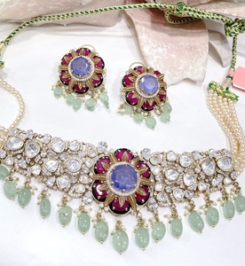 Ensemble collier et boucles d'oreilles en or plaqué de qualité supérieure, avec moissanite délicate, collection pour mariage et occasions spéciales - Product Image 3