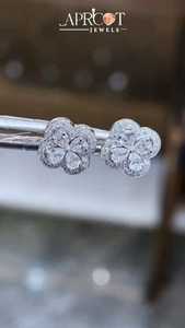 Pendientes de Diamantes Cultivados en Laboratorio con Forma de Flor, 1.00 CTW |   Oro Blanco de 14K - Product Image 3