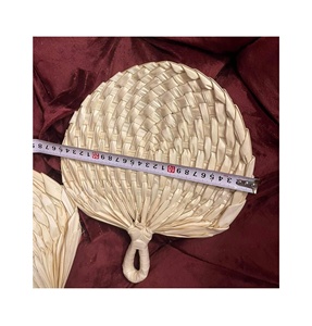 Ventilador de tejido de hoja de palma de paja a mano de Vietnam para eventos al aire libre Fiesta en la playa Regalo sostenible Favor personalizable - Product Image 4