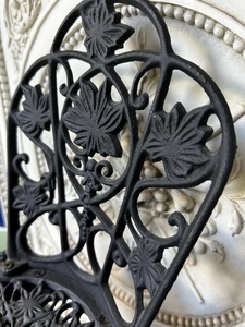 Ensemble de chaises de jardin en fer de style victorien KHP, résistant aux intempéries, avec motif floral, conçu pour une personne - Product Image 4