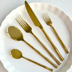 Juego de Cubiertos de Diseño Bambú Dorado, 4 Piezas, Metal Pulido de Alto Brillo, Apto para Lavavajillas, Cubertería para Bodas - Product Image 1