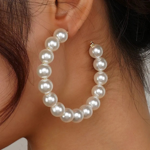 Pendientes de perlas elegantes a la moda, color blanco, pendientes de aro con perlas clásicas, accesorios de joyería de lujo para mujer, fiesta, boda - Product Image 2