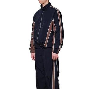 Ensemble de survêtement coupe-vent personnalisé en nylon pour homme : veste de sport zippée et pantalon coupe-vent pour l'entraînement - Product Image 2