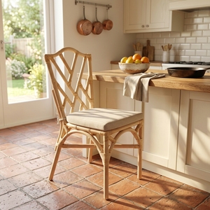 Silla de Comedor de Ratán Natural, Estilo Tradicional Moderno para Exteriores, con Cojín de Algodón Blanco, Patas de Madera, Muebles Ecológicos para el Hogar y Hoteles - Product Image 1