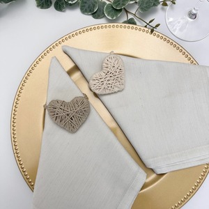 Anneau de serviette en macramé en forme de cœur rose, parfait pour une décoration de table romantique faite à la main et un accessoire de table mignon en provenance d'Inde. - Product Image 3